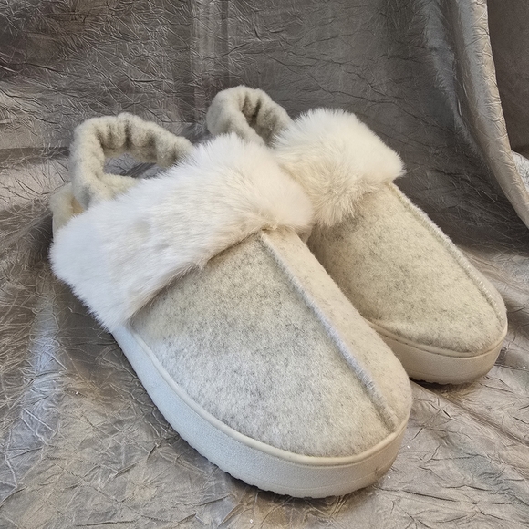 HOUSE OF HARLOW Shoes - House of Harlow 1960 Cream Fur Slippers